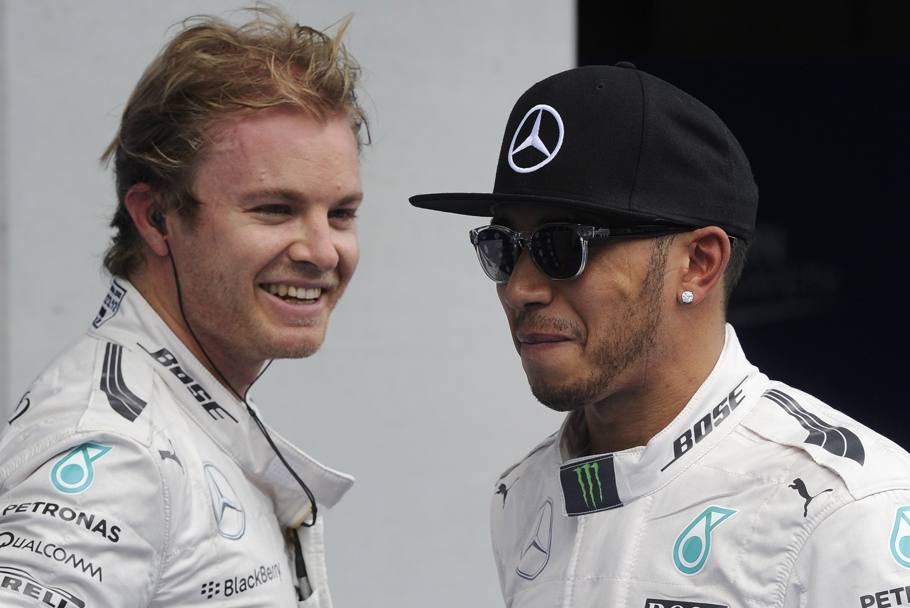 Rosberg e Hamilton, ancora una prima fila Mercedes. Afp